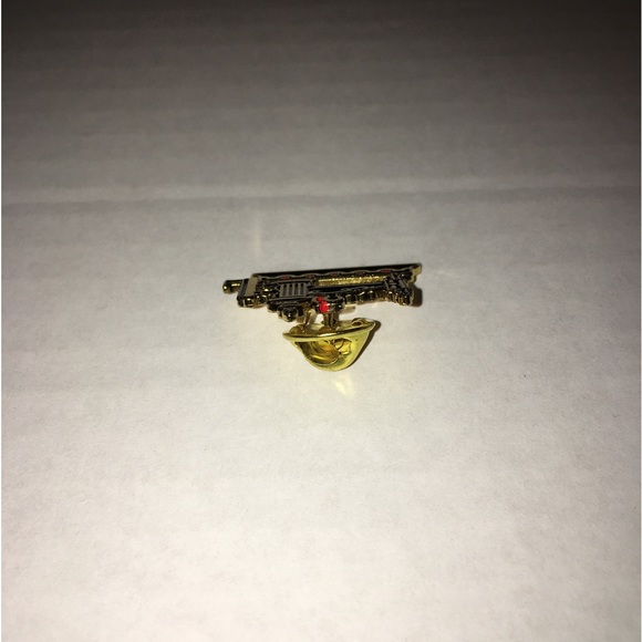 Antique Sewing Machine Lapel Pin - Picture 2 of 4